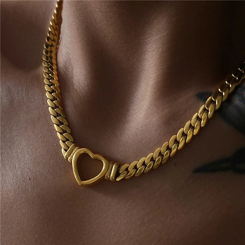 Vali Heart Choker
