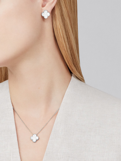 FORTUNE CLOVER NECKLACE | WHITE/SILVER