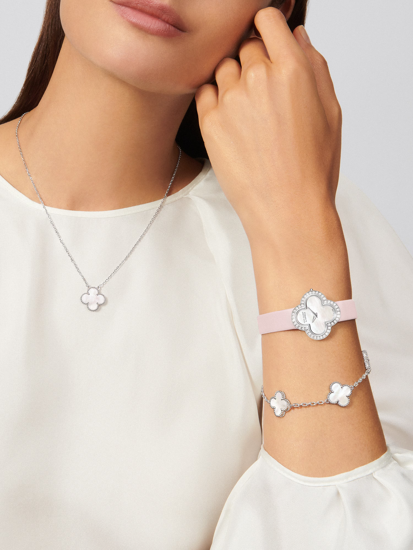 FORTUNE CLOVER NECKLACE | WHITE/SILVER